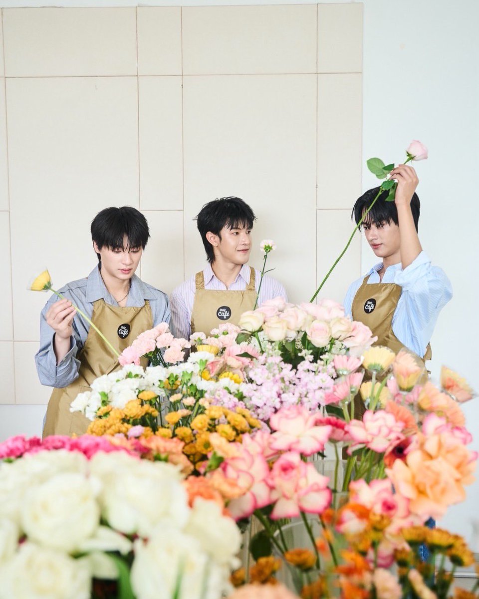 JANUS_Record's tweet photo. 10082026
IG | POST UPDATE : vvv_theofficial

‘ 🌷 A perfect blend of blooms and coffee ☕️

ขอบคุณ @.birdycafethailand สำหรับกิจกรรมดีๆนะครับ 🤎 ’

#JANUS_VVV #VVV_TRIPLEV
#JANUSRecord https://t.co/OmmEYj2JuC