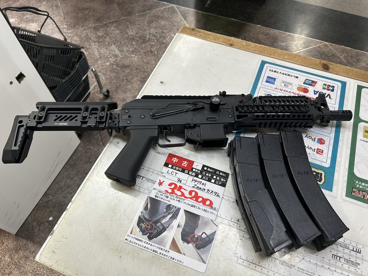 ZEST_totuka_gun's tweet photo. LCT製電動ガン
「zenit カスタム」
セレクターが不調です
外観は傷もなくキレイです
専用マガジンが
6本付属しております
#lct
#zenit https://t.co/9ljYnYKxWO