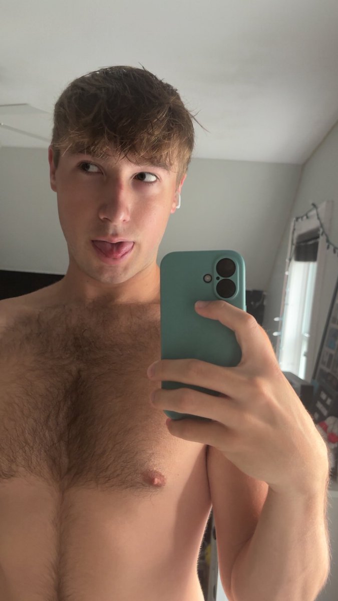 someoneshole19's tweet photo. Say good morning to my fat boy butt https://t.co/8Vx1CgFAiP