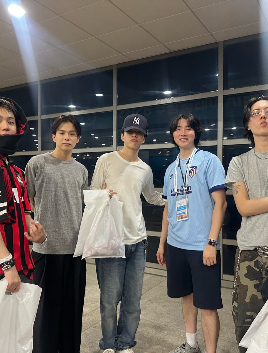 HYUNH4YI's tweet photo. choi hyunsuk on jaheonlee instagram with asahi jaehyuk and haruto during the kleague vs mancity match 📸 #최현석 https://t.co/KH8tJyR1B5
