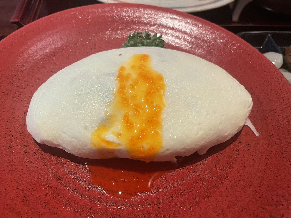 tabetamonoki's tweet photo. にっぽんの洋食 赤坂津つ井
白オムライス
とびっこソースのプチプチ感がたまらない
海鮮ピラフは具がごろごろ
漬物類も混ぜて食べると超美味しかった https://t.co/RNpV4br9z6