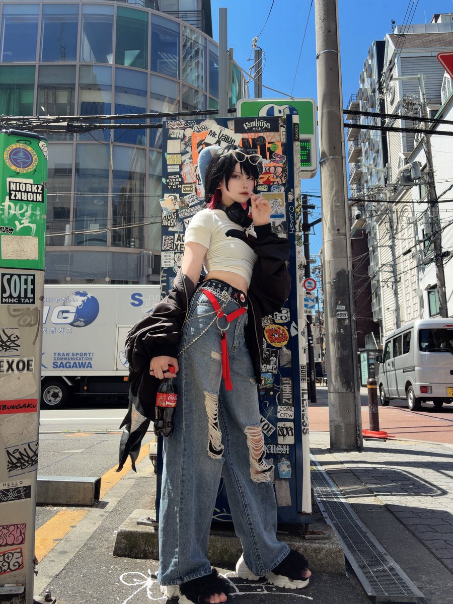 shirathukisan's tweet photo. コラボ衣装と通常🦈 https://t.co/ReZvsSQYMF