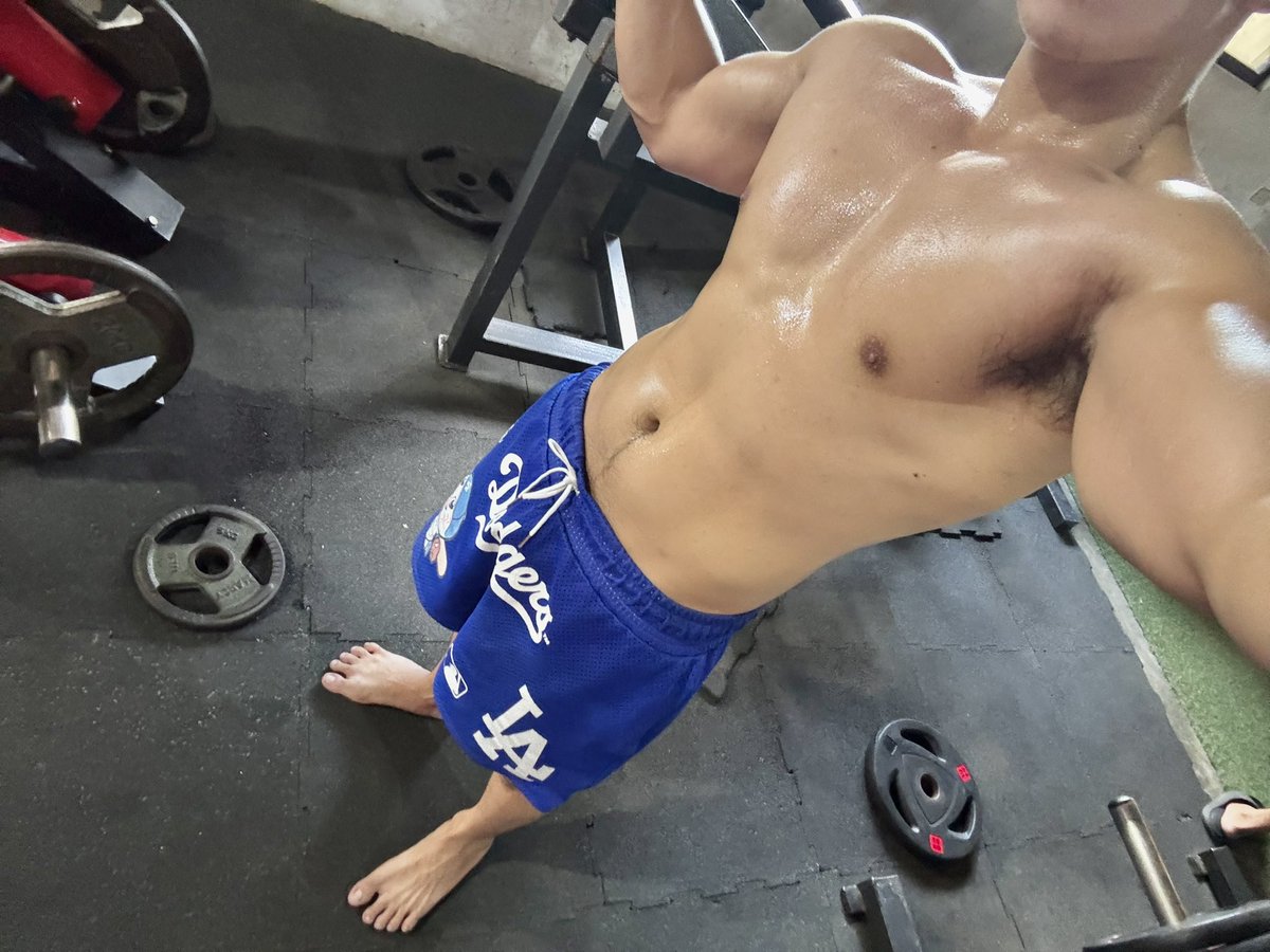 HiBabe37yb's tweet photo. Sweaty sesh! #pinoy #bacolod #muscles #gym https://t.co/SquGJlnVe7