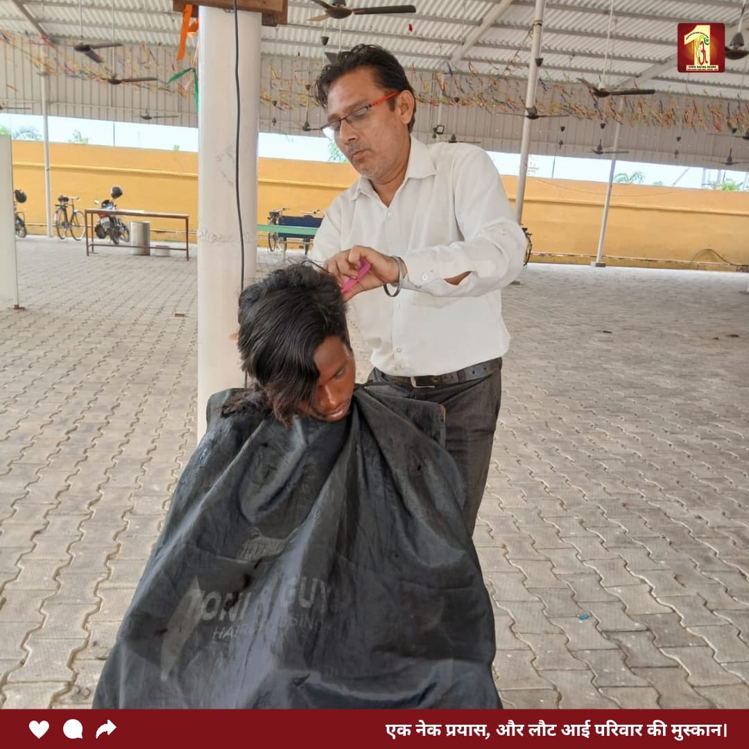 DSSNewsUpdates's tweet photo. कल्पना कीजिए... आपका अपना सालों से लापता हो और फिर एक दिन अचानक घर लौट आए।

Lost by circumstance, reunited through humanity.

Following the pious teachings of Saint Dr. Gurmeet Ram Rahim Singh Ji Insan, compassionate volunteers from Block Umri rescued a mentally challenged man, ensured he received proper medical treatment, and patiently worked to trace his family.

After dedicated efforts, the volunteers successfully reunited him with his loved ones, turning uncertainty into relief and restoring hope to an anxious family.

For these volunteers, humanity is not just a value—it is a responsibility. Every reunion is a reminder that kindness has the power to heal lives and reconnect hearts.

#HumanityFirst #ReunitedWithFamily #CareForHumanity #DeraSachaSauda #SaintDrMSG #HopeRestored