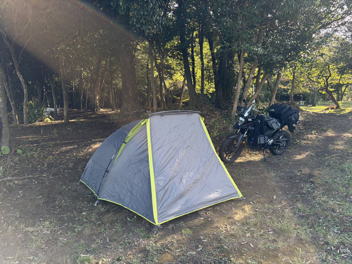 onedice2's tweet photo. 青島神社近くで20年振り？位のキャンプ⛺️です
地震の影響で皆んなキャンセルされたらしく夜は閑散としてます🥲
#ソロキャンプ　#AoshimaFirepitForest
#ソロツーリング　#バイクが好き https://t.co/0zPp5MLAUj