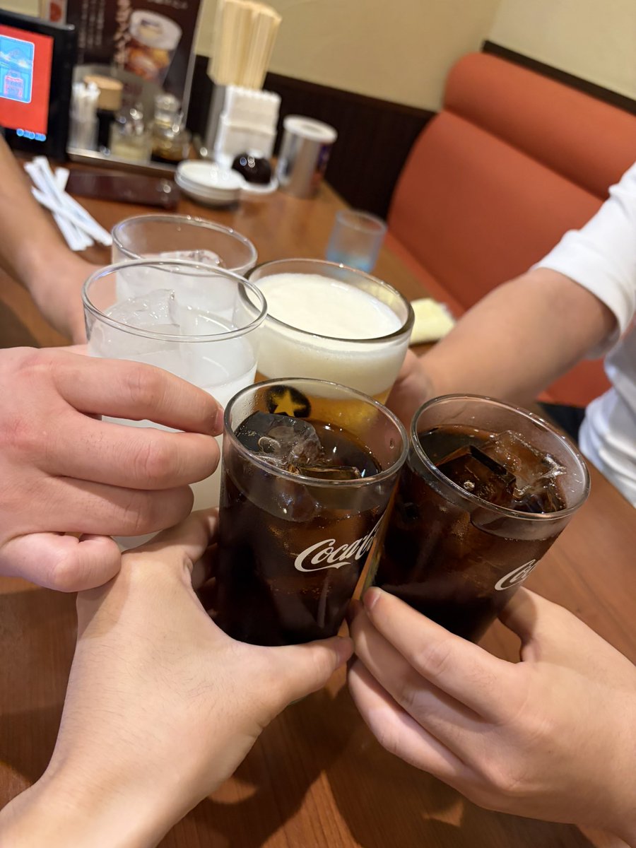 btomo8's tweet photo. 東京からブラッドくんとジコハサンくん遊びに来てくれたので、クロアさん、ケインズさん交えてご飯へ

その後、今スタホなう
スタホはカオスになるな🤣 https://t.co/KzRRcZBM0L