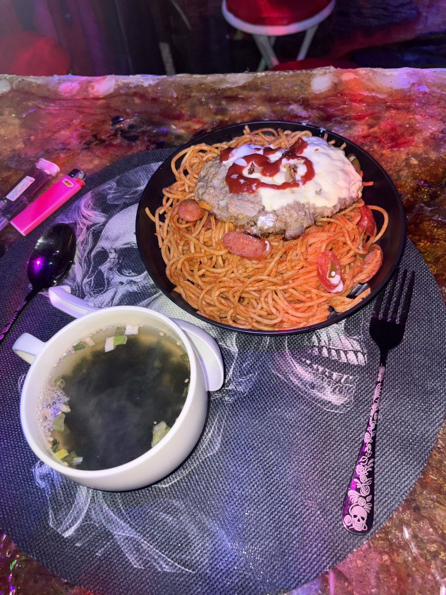 hgate666's tweet photo. 地獄のパスタ🍝御賞味あれ〜チーバー付き https://t.co/P0Pkp6MUPA