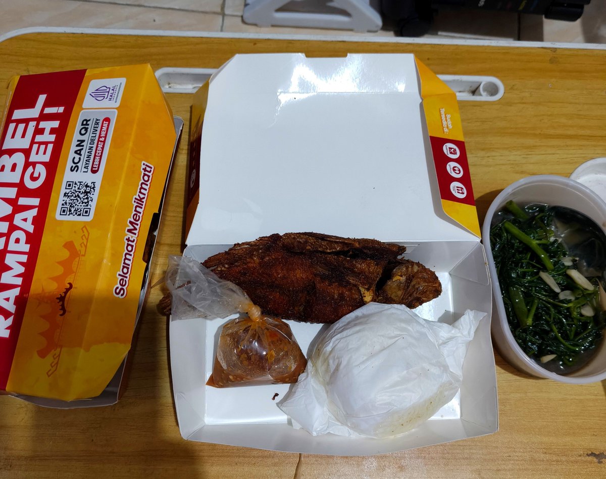 Alohomora_686's tweet photo. Sudah kah kamu makan malam hari ini?
Kalau belum, makan lah.
Karena biaya konsultasi dokter spesialis penyakit malam salah satu yang paling mahal. https://t.co/0CKX0MRQBc