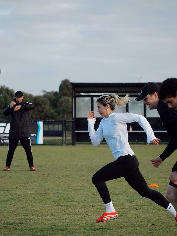 earlyman256's tweet photo. 🚨 Kyra Cooney-Cross is Back in the light
Back on Grass
•
•
#WAFWOS #england #australia #london #wsl #Arsenal #Cancer #sydney #arsenalwomen #uk #Gunners #woso #ireland #MBE #perth #AFC https://t.co/iiaWzLJGZY