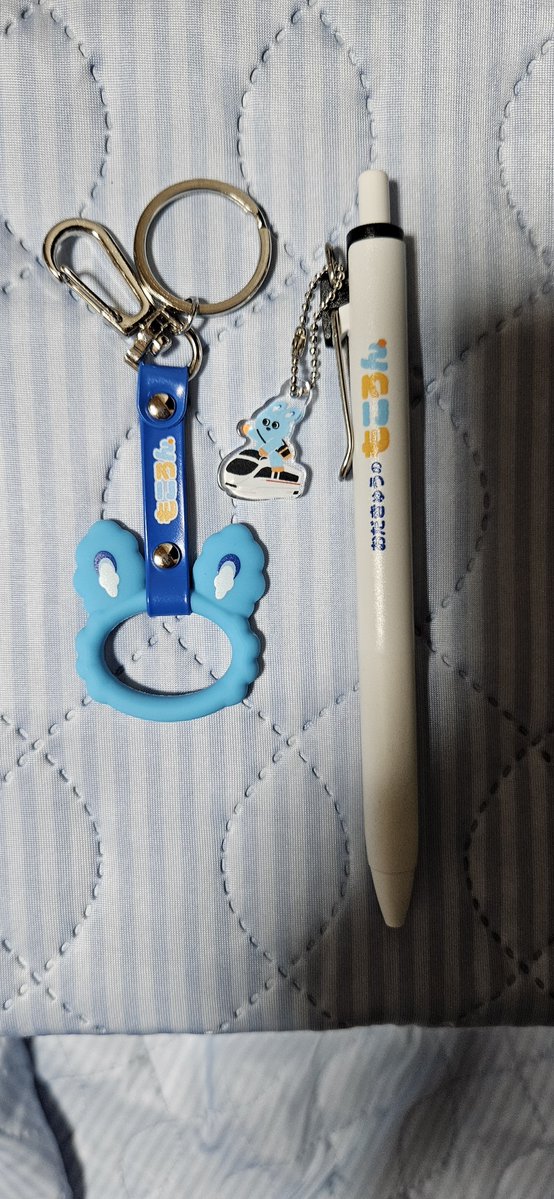 2012chain042072's tweet photo. もころんのつり革キーホルダーとボールペン買っちゃった😳💦

この子可愛くて好き🥰

#もころん https://t.co/dq4DKL9eBY