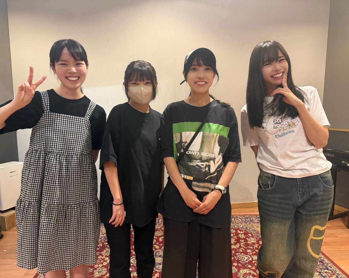 _chakixx_'s tweet photo. 今日は8/11のリハでした！
今日もまたある順序で左から並んでます🤜

あいにくの天気になりそうですが、
新宿でお待ちしております☂️

#pluvia #SAKI https://t.co/SUWLXRkQUM