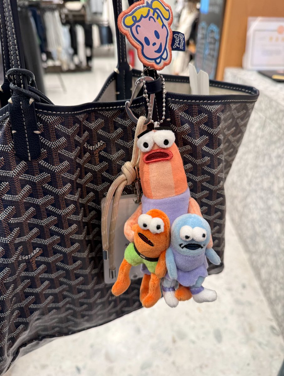 mirabelkry's tweet photo. GUYS... TERNYATA INI UDAH ADA VERSI PLUSHIE BAG CHARMNYA, GEMES BANGET 😭🤚 https://t.co/98ttQzh9Z8