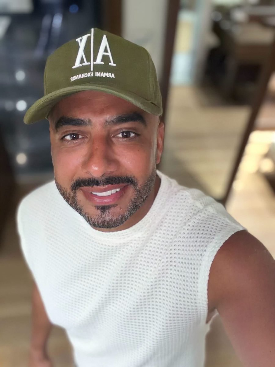 essamsakka's tweet photo. محدش هيبني حياتك غيرك!! 🔥

ممكن تلاقي حد يشجعك، حد ينصحك، وحد يفتحلك باب…
لكن محدش هيصحى بدالك، ولا هيتعب بدالك، ولا هيحقق حلمك مكانك.

حياتك مسؤوليتك… ومستقبلك بيتبني بقراراتك كل يوم.

متستناش الظروف المثالية، ومتستناش حد ييجي ينقذك…
ابدأ باللي معاك، حتى لو بسيط، وخد أول خطوة.

اتعلم، اغلط، جرب، ولو وقعت قوم تاني…
المهم متقفش ومتستسلمش.

استعن بالله واسعى بكل قوتك…
وربنا عمره ما بيضيع تعب ولا سعي حد. ❤️

الحياة اللي بتحلم بيها مش بعيدة…
بس محتاجة منك تبدأ وتكمّل.🫶