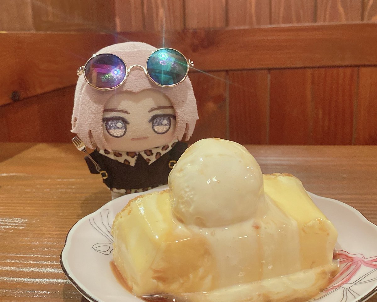 nui_oba_alex's tweet photo. 映画見てからの夜カフェ。
静ぬは永遠のいのちより目の前にある固めプリンのが大事らしい

# 休日カフェ活部 https://t.co/7RBer89KFm