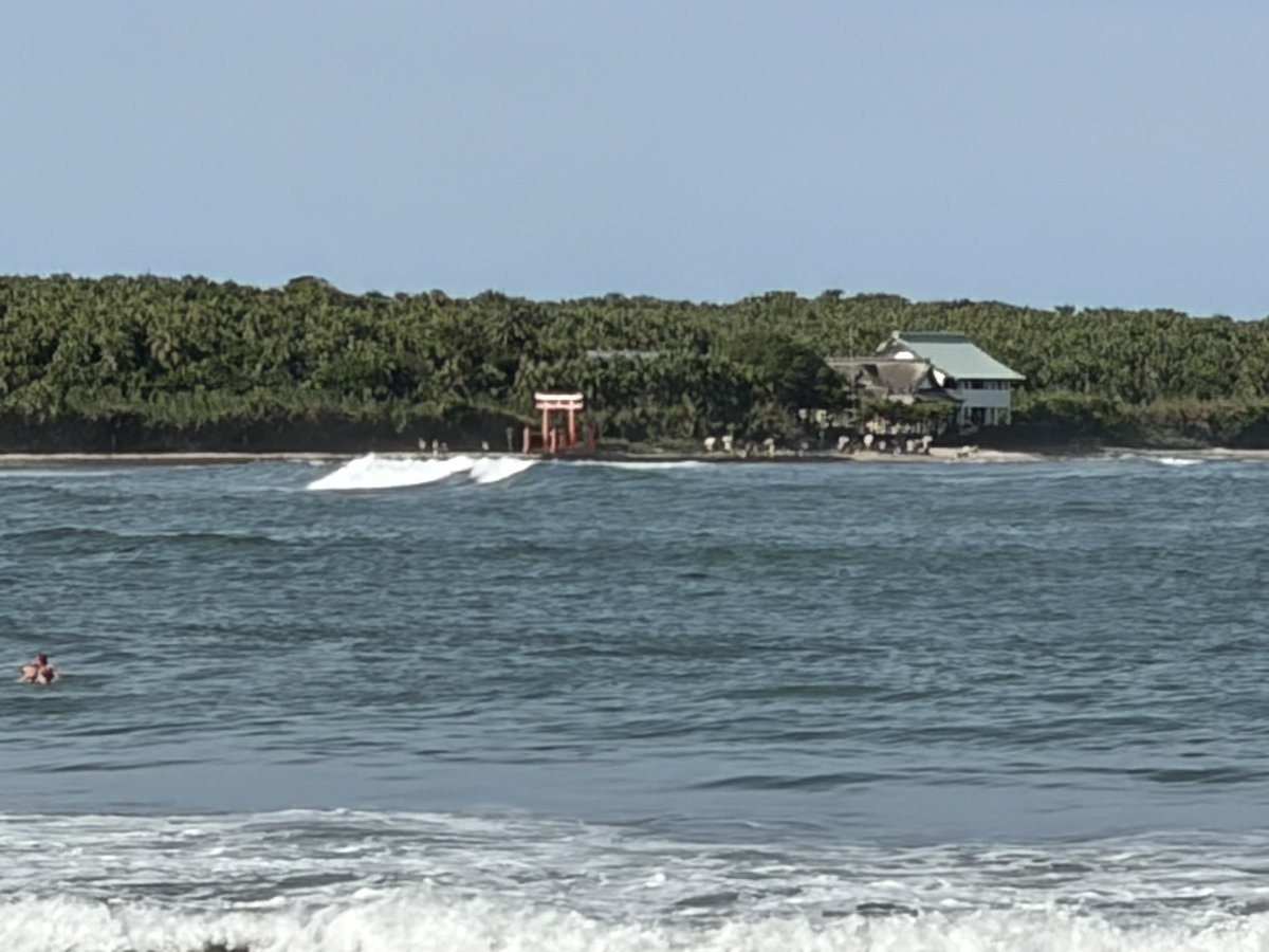 onedice2's tweet photo. 馬ヶ背からクルスの海　雲もクロスしてます😄
途中昼代わりのソフトを食し青島へ
神社は次の機会に‼️
Aoshima Firepit Forestでキャンプ中⛺️ https://t.co/9uod3DSwqG