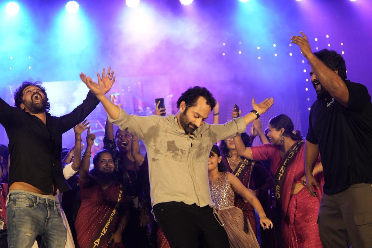ForumReelz's tweet photo. #DontTroubleTheTrouble - “Cake You Walk You”  launched at St. Teresa’s College, Kochi, with #FahadhFaasil !!! https://t.co/5KiWuWKouK