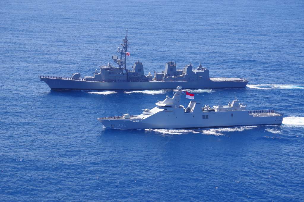 JMSDF_PAO's tweet photo. 護衛艦 #おおなみ はインドネシア海軍フリゲート「イ・グスティ・ングラ・ライ」と共同訓練を実施しました。🇯🇵⚓🇮🇩
本訓練を通じて両国の連携を強化するとともに、相互運用性を向上させました。🤝
#JMSDF と #TNIAL は引き続き、地域の平和と安定、海洋秩序の維持・強化に貢献していきます。💪
#FOIP https://t.co/GmqfqdRgpJ