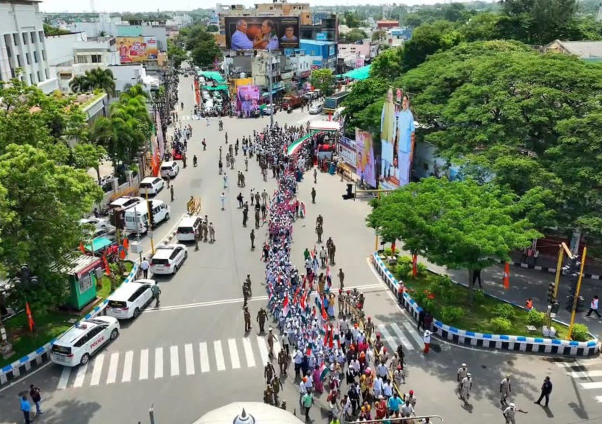 YASMinistry's tweet photo. On 9 August, Union Home Minister Shri Amit Shah flagged off the ‘Har Ghar Tiranga Yatra’ in Puducherry, bringing together 3,000 MY Bharat NSS volunteers in a powerful celebration of national pride. 🇮🇳

Carrying the Tiranga in solidarity, the youth turned the streets of Puducherry into a powerful expression of unity and patriotism, while pledging their commitment to the journey towards a Viksit Bharat.

#MYBharat #HarGharTiranga