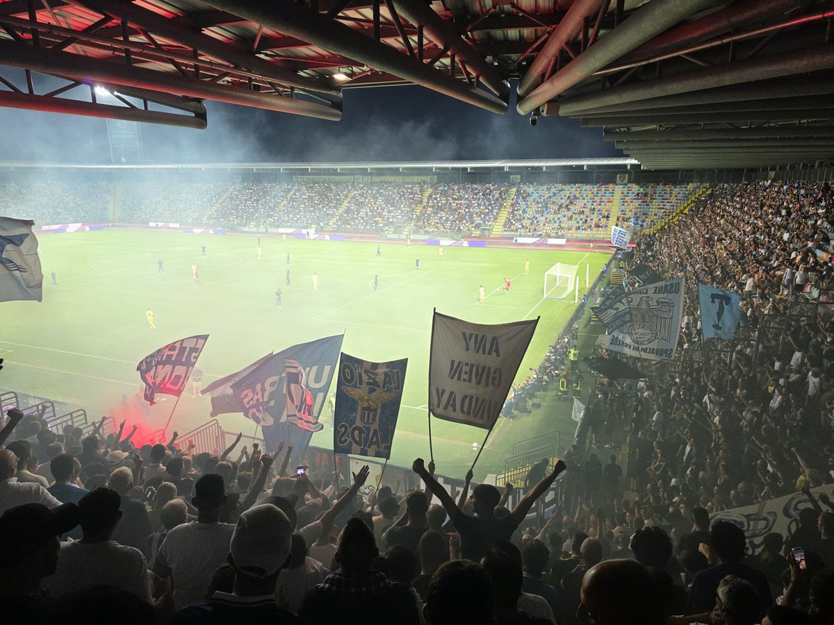 mana030312's tweet photo. alè alè alè, alè alè la Lazio! https://t.co/VeS603fX0y