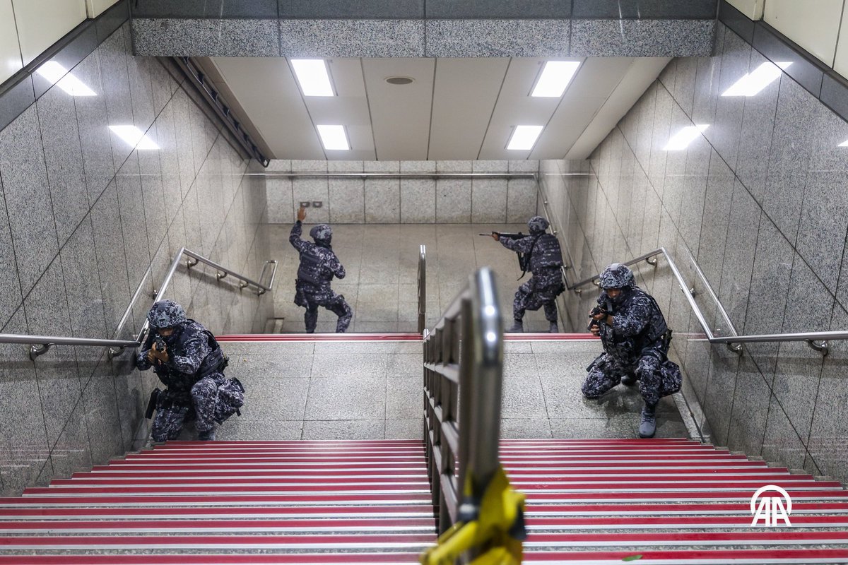 lovish_pandey06's tweet photo. 🇹🇼 Today's training of ROC military police rapid deployment training using metro as part of the Han-Kuang military exercise in Taipei. https://t.co/kqKtLr2Akq