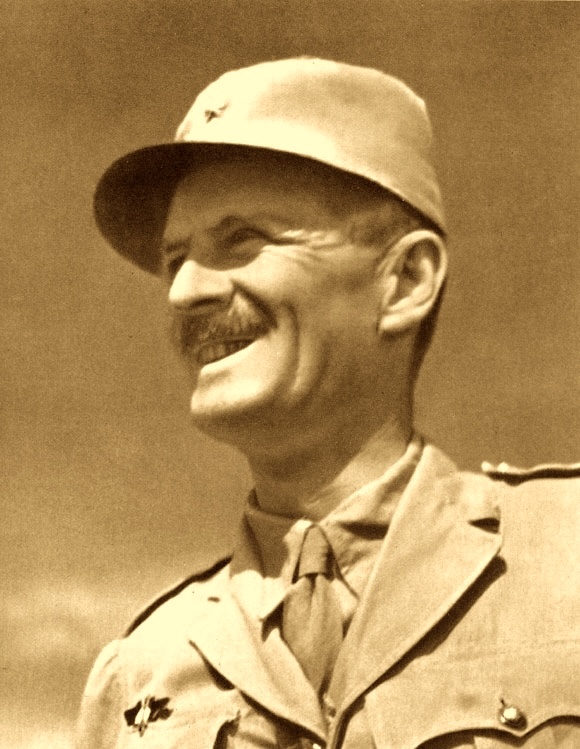 paroles_la's tweet photo. 10 août 1941. Leclerc est nommé général. 
Il a 38 ans. Et n'était que capitaine en 1940. 
Il refuse. 
"Je ne dois être promu qu’après un succès", écrit celui qui a pourtant déjà conquis Koufra.
Réponse de De Gaulle : "Vous avez le devoir d’accepter. Vous êtes un chef né". https://t.co/68RL0kmdfc
