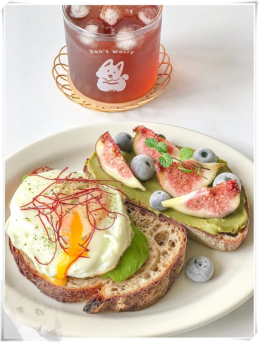 clapphah's tweet photo. My go-to cozy weekday lunch: whole-grain toast with melted avocado, a sprinkle of red pepper flakes, and a side of cherry tomatoes  Simple, fresh, and satisfying!， https://t.co/FrnSMYDrak