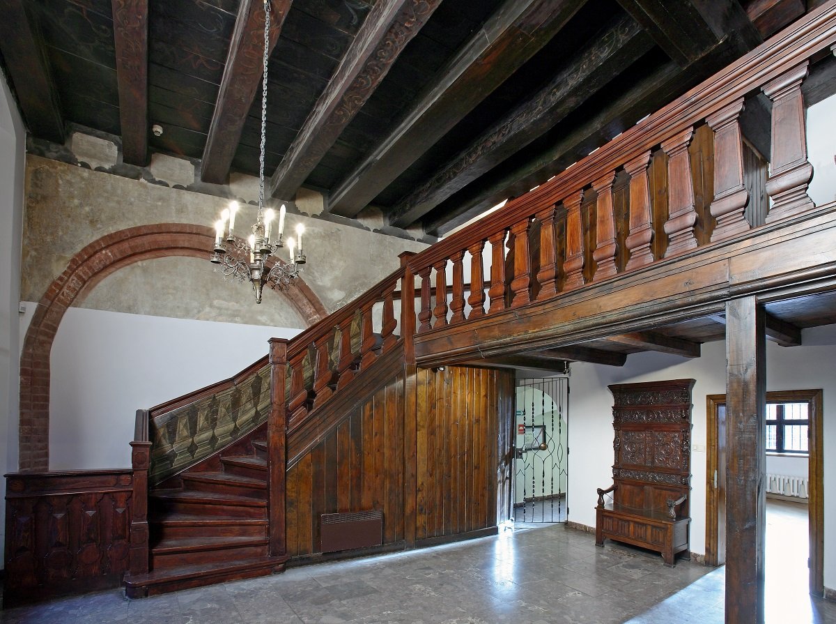 LandsknechtPike's tweet photo. Nicolaus Copernicus was born in a granary house like this in Toruń in 1473.

His family were wealthy merchants. The conditions of living were very good for the time.

The house in which he was born has been preserved to this day and it's now a museum dedicated to Copernicus! https://t.co/T3aploD05Z
