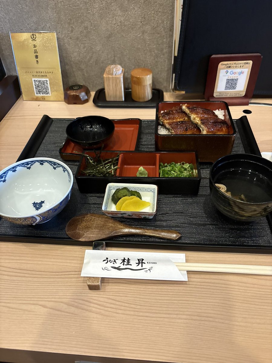 aatt4580's tweet photo. 今日の昼メシ！
近くの鰻屋へ…
肉厚でカリッとしてて美味かった…

#昼メシ
#ランチ
#うなぎ https://t.co/FO4mpM9h1k