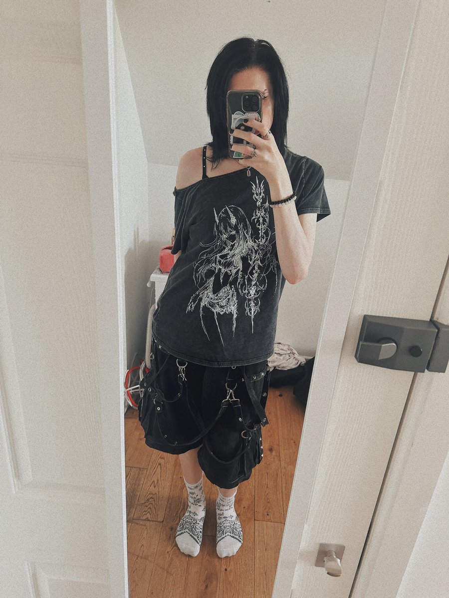 smokeablegf's tweet photo. i love these shorts sm https://t.co/aOyOCfzBdQ