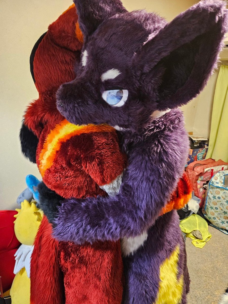 furry_karuma's tweet photo. そういえば今日はハグの日なので、ハグ写真をかき集めてきました💕
ハグはいいぞ！癒されるし、心温まるから！
#ハグの日 https://t.co/fGzWdBBtjc