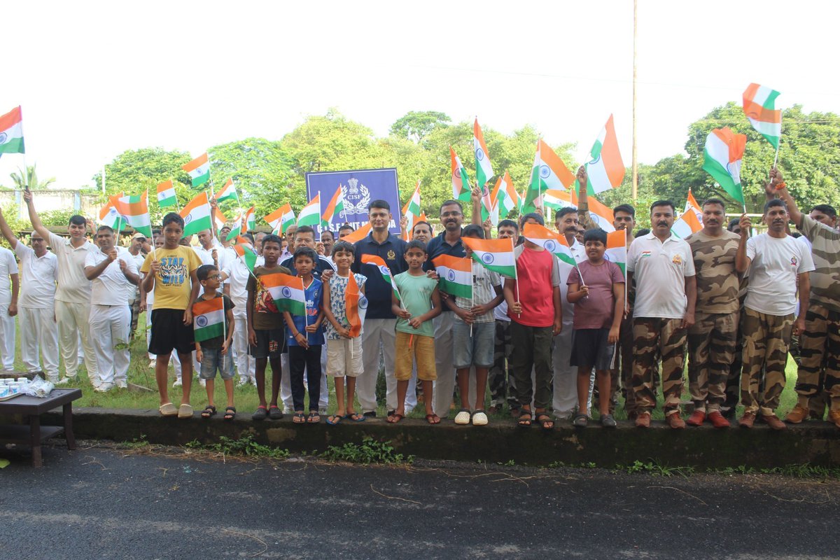 CISFWest's tweet photo. 🇮🇳 Har Ghar Tiranga 🇮🇳
Let the Tricolour inspire every heart & unite every home in the spirit of patriotism. CISF joins the nationwide #HarGharTiranga campaign, encouraging citizens to proudly celebrate the Tiranga & strengthen the spirit of national unity.
#MeriShaan @CISFHQrs https://t.co/8KNLm2jXXy
