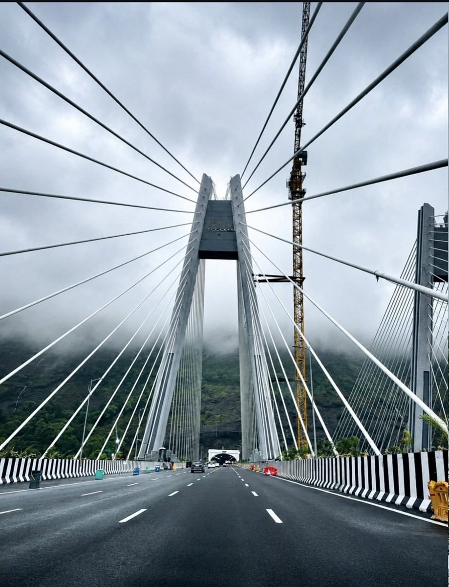 MSDianAbhiii's tweet photo. Mumbai-Pune missing link in monsoon is heaven. https://t.co/FshgyWxyqK
