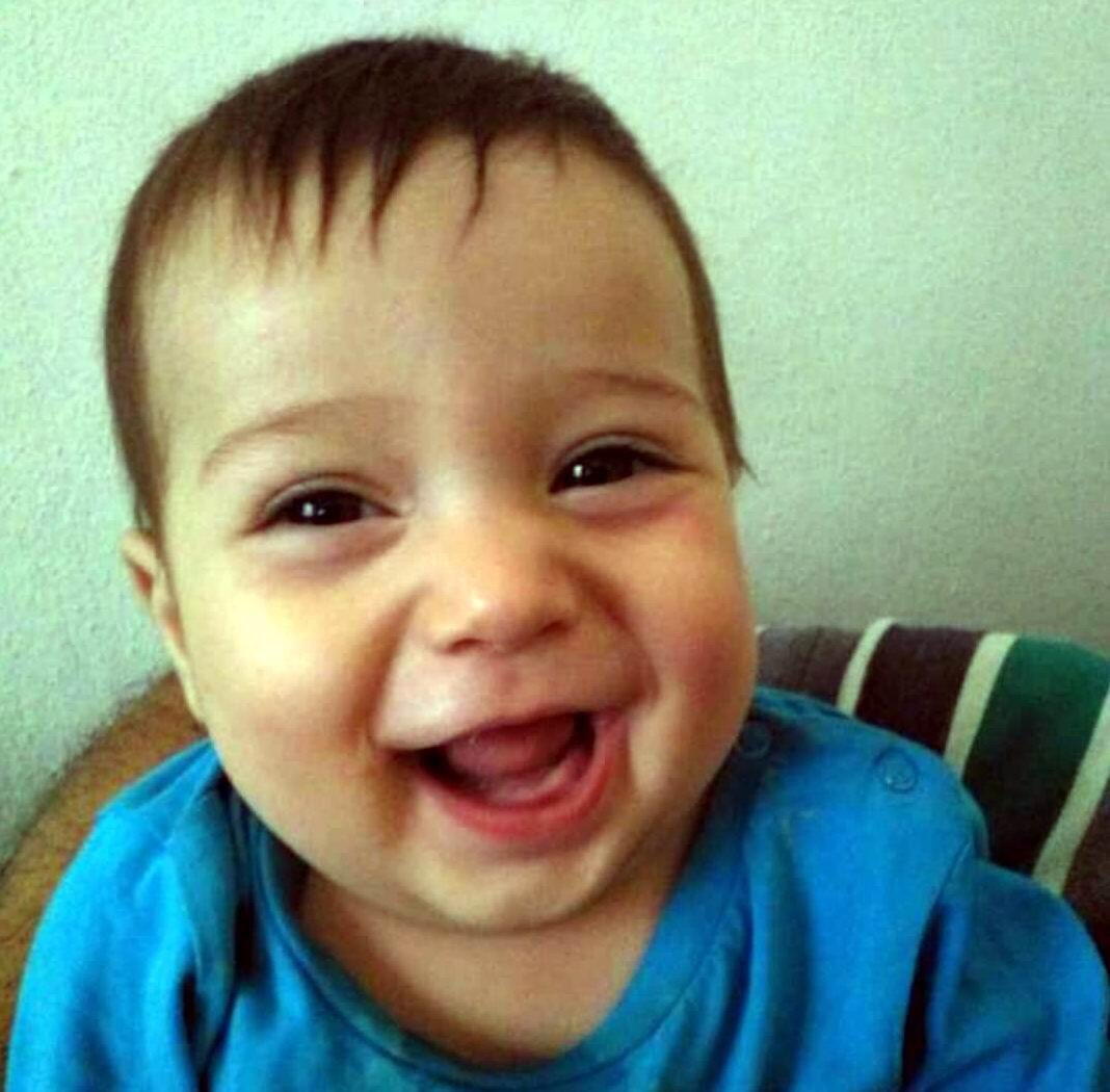 olumsuzsehitler's tweet photo. PKK’nın şehit ettiği 9 aylık bebek.

Bebek katili, vatan hainisiniz!

El kadar bebekten eşitlik mi istediniz?

Şehit Muhammed Ömer. https://t.co/NsCzmEnh5X