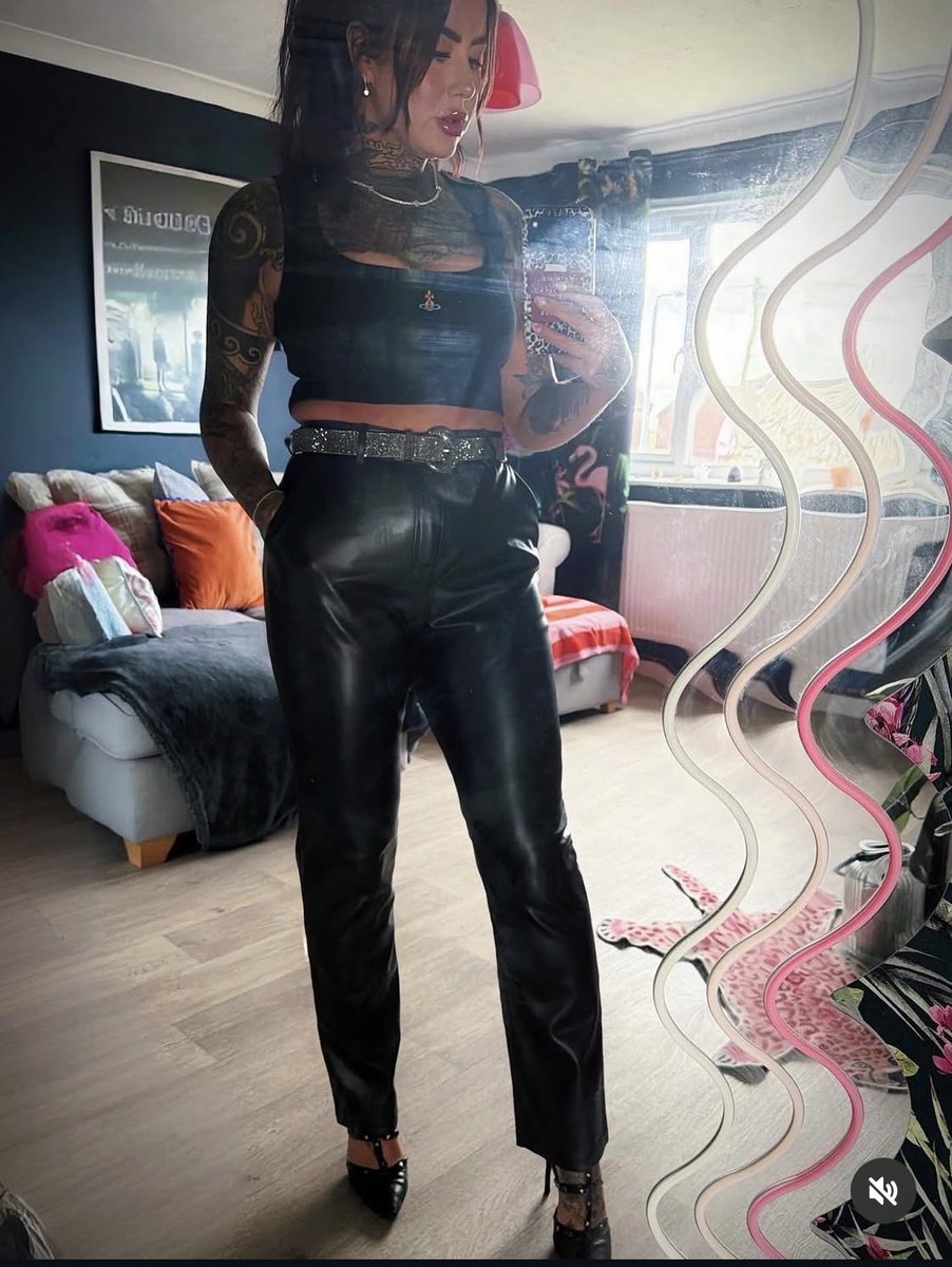 Goddess_Sinz's tweet photo. GOOD MORNING FINDOM 

My client base for Findom is growing 💅🏻 all the psychological and tease skills that I’ve developed 

I’m working with a Pro Domme in this field to delve deeper 🖤

Always up skilling and scaling to wealth https://t.co/29t5Klx61q