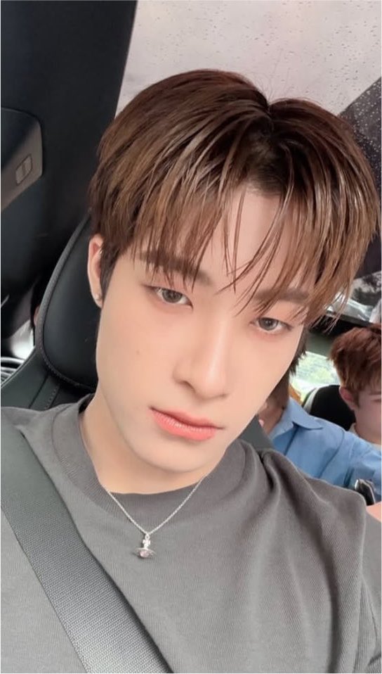 pupeee02's tweet photo. ตาก็สวย หน้าตาก็หล่อ ชอบใส่คอนแทคเลนส์มาก เทสดีมากด้วย 

(คอนแทคเลนส์จะเข้าน้องผมตอนไหนเนอะ )

#THAN_FAVIQ https://t.co/LPVCgJGtqL