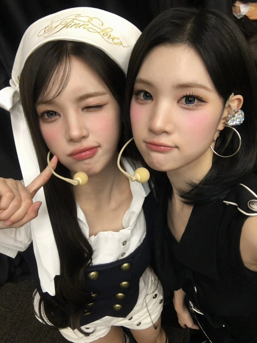 juuuniy's tweet photo. 와 주은이 효녀력 미침…?
모든 멤버들과 다 셀카를 찍어옴 아니 너 미쳣어진짜로😭😭😭😭😭😭 https://t.co/mvUXUfhmT3