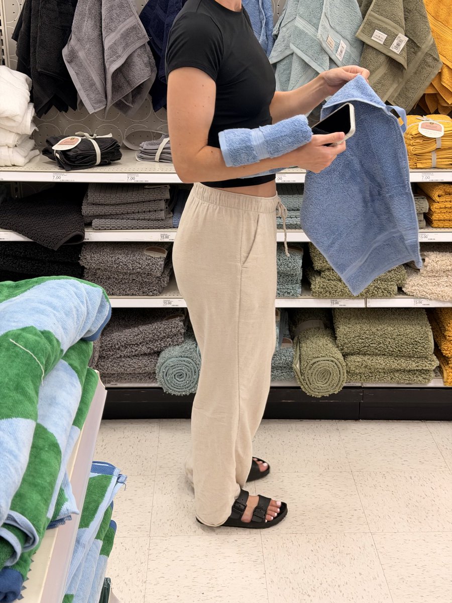 sherippss's tweet photo. Shopping 🛍️ #shopping https://t.co/QdQ6plZmG8