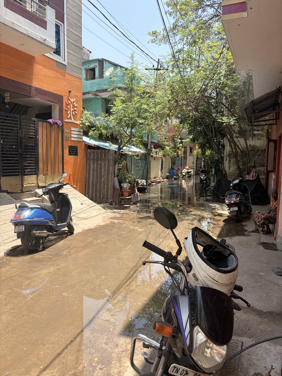 tvkomr's tweet photo. @chennaicorp mgr nagar /annai satya salai kottivakkam chennai -41 sewage overflow problem 
in last 10 days @CMOfficeUP @BussyAnand https://t.co/VKfGJVdamv