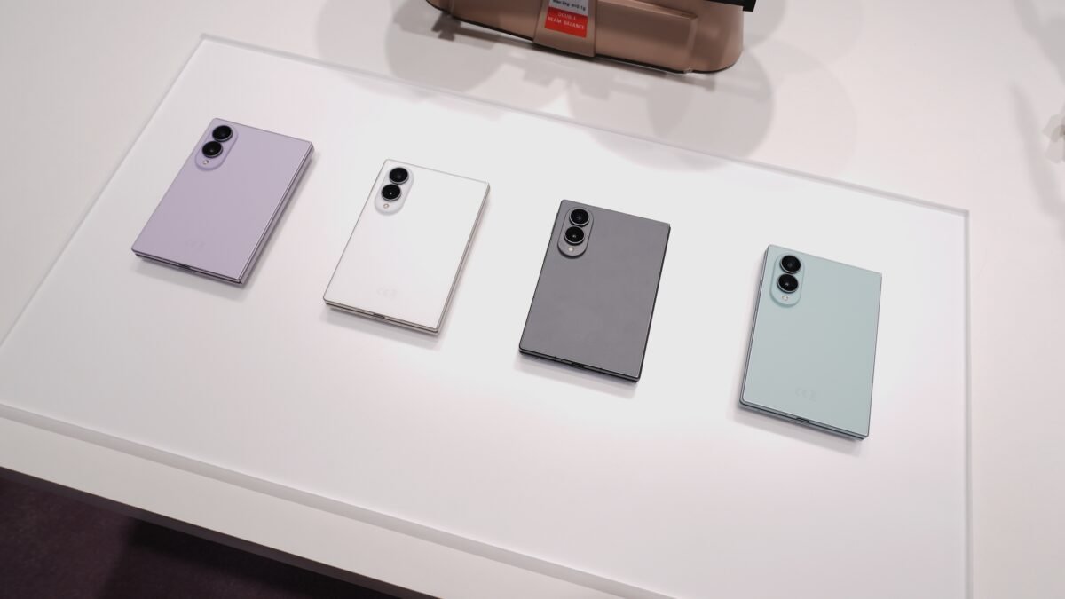 SamMobiles's tweet photo. Samsung has been forced to manufacture 1 million more units of the Galaxy Z Fold 8 due to very high demand across the globe!

- Galaxy Z Fold 8 production increased by 1 million units after pre-orders surged past Samsung's own expectations.
- Combined pre-orders for the new foldables are expected to reach 5 million worldwide, despite their premium prices.
- The Galaxy Z Fold 8's redesigned wider display is driving demand and makes up about 59% of global pre-orders.

Source: ETNews