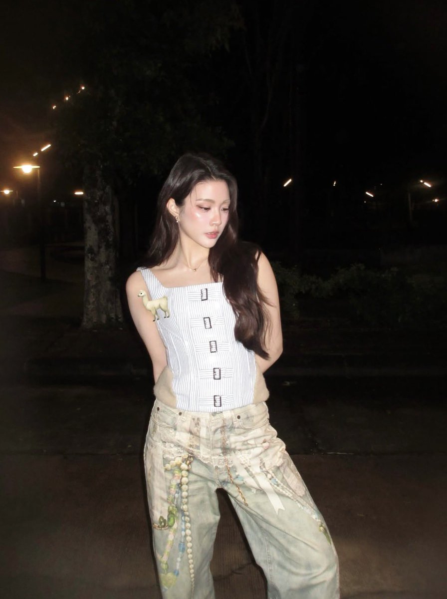 prol1ynotJ's tweet photo. ginny’s face card with this outfit >>>> https://t.co/mFoRKwqRPR