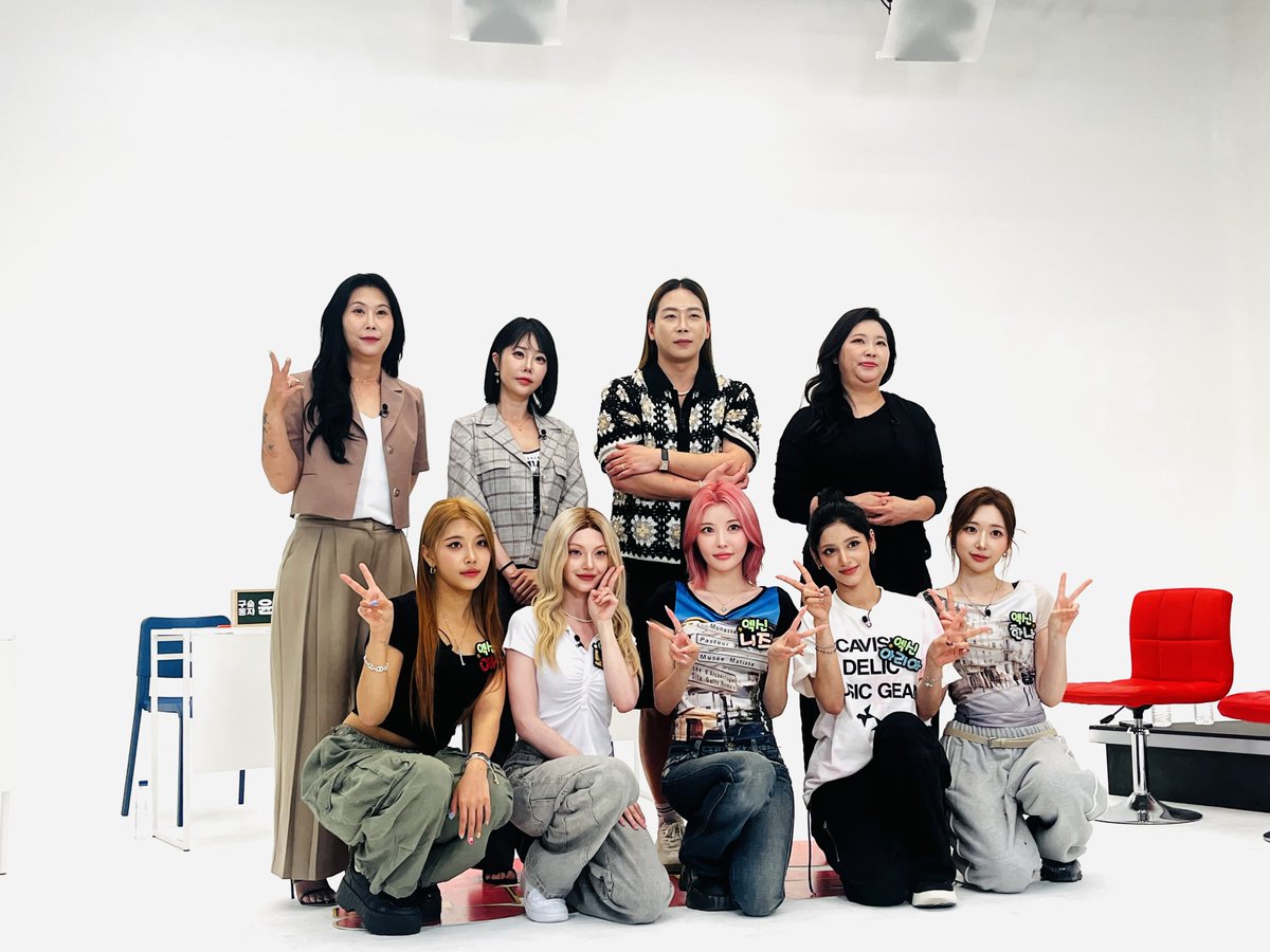 Madein_Crew's tweet photo. 글로벌 여신 𝑋:𝐼𝑁 엑신이 성지순례에 나와따...❣️
역대급 텐션 보여준 𝑋:𝐼𝑁 개그캐 걸그룹🎊

그리고 샤머니즘 매력에 푹~ 빠진
𝑋:𝐼𝑁 멤버들을 향한 화려한 예언✨

<아이돌 성지순례> 𝑋:𝐼𝑁 (엑신) 편 
✌Coming Soon✌ 

#아이돌성지순례 #KPOP #아이돌 
#성지순례 #XIN #엑신 https://t.co/LeDoDgwckB