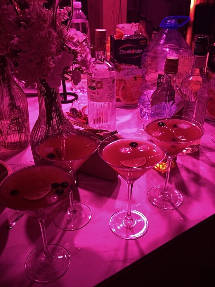 krillingselfhoe's tweet photo. princess deserves endless funds, who's buying my wine tonight? wanna watch me get naked and drunk? send for my $10 bottle.
#nsfwtwt #goddess #princess #send #intox #drinking #intoxication #oldermen #agegap https://t.co/bKOmbRTbp4