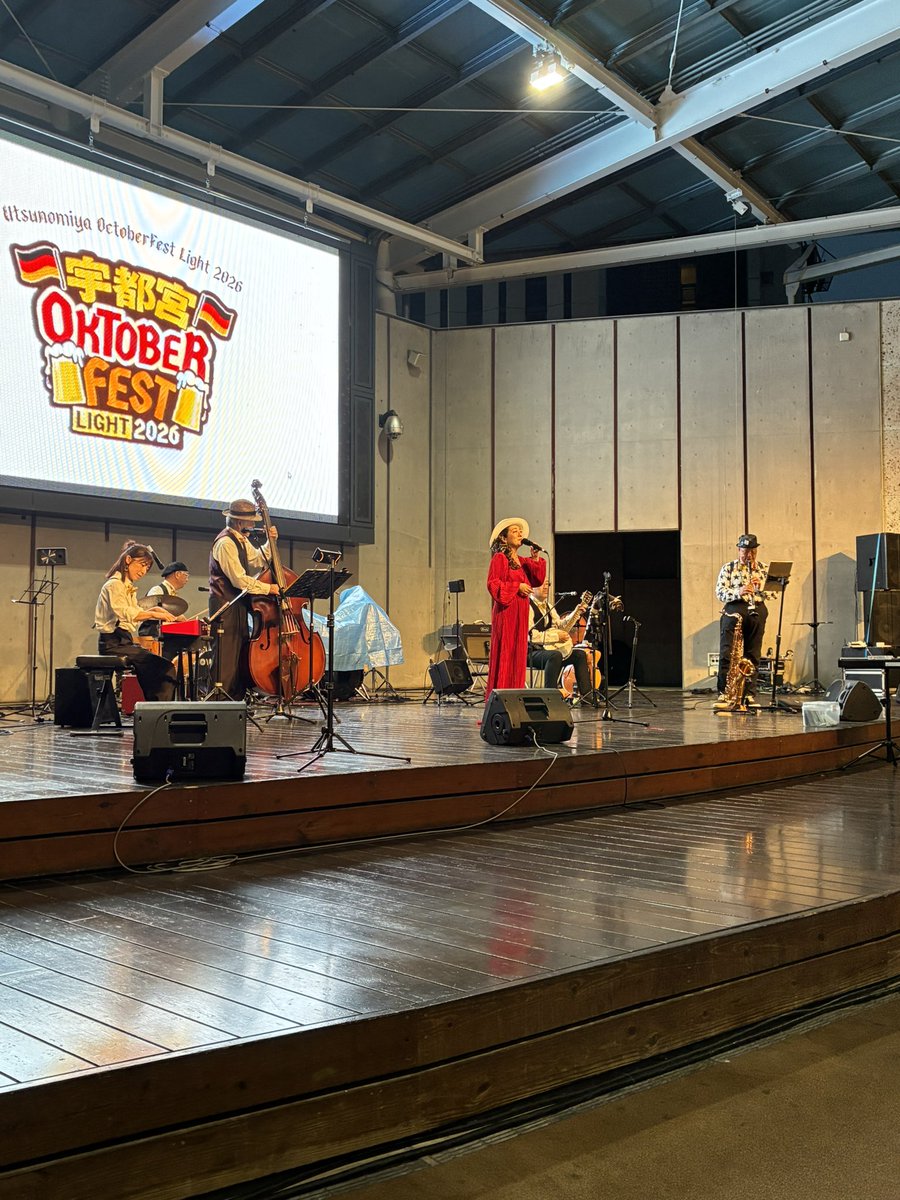 ushiken2025's tweet photo. Free Swingの皆様　素敵な演奏をありがとうございました🙇‍♂️
初めて生で聴かせていただき目の前に皆様がいらっしゃる事がピンとこなくてぼーっと見惚れていました💓
皆様によくしていただきとっても嬉しかったです✨
ありがとうございました😊
@Cheka_music  #freeswing #フリースウィング https://t.co/FGNAwFDZLR