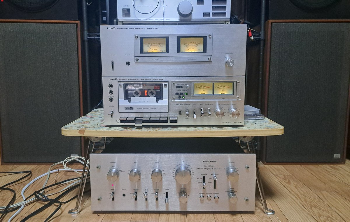 torisannPC's tweet photo. 外装をキレイにして装着したので、早速試聴
今回はSU-8600と魔改造3780
スピーカーはSB-6の組み合わせで試聴しました
音質は少々ハイ落ち気味かなと感じましたが、テープとの相性かまだどこかおかしいのか
アンプ側で補正出来る範囲だったので、これ以上の深追いは止めておこうと思います https://t.co/YTozOGol5T