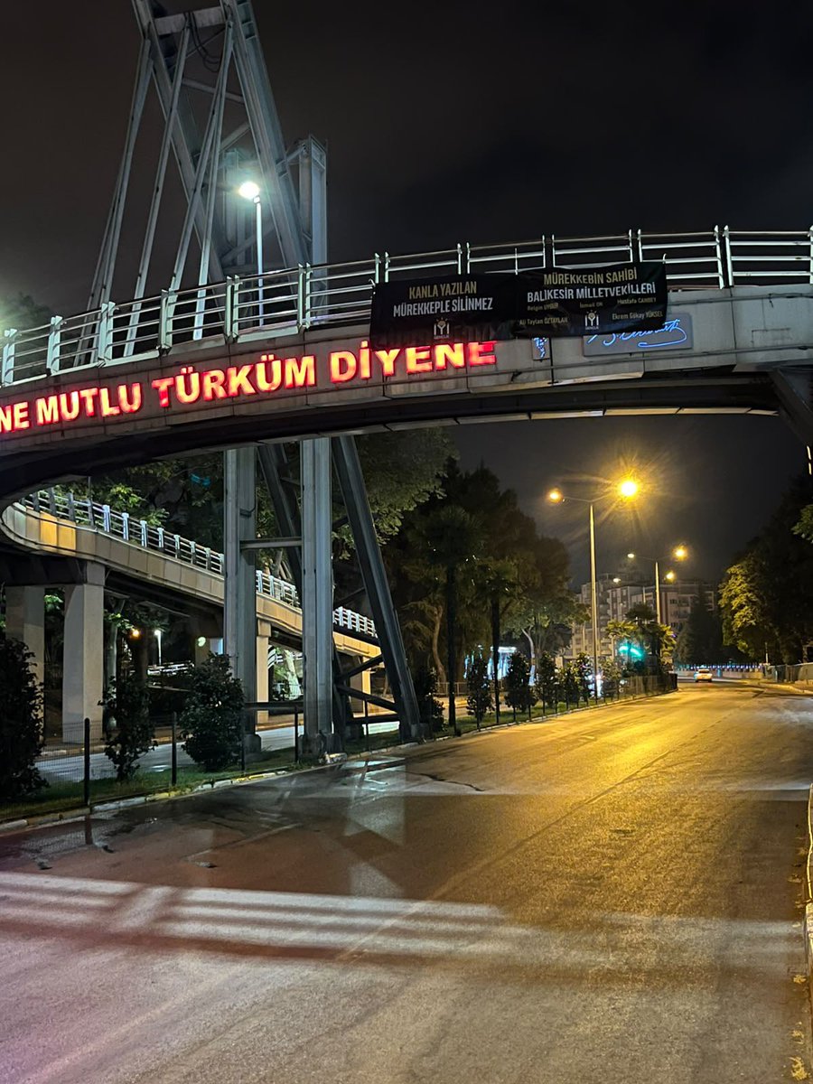 iyigenclik_'s tweet photo. Büyük Türk milleti, oy verdiğiniz milletvekillerinin kararlarından haberiniz olsun istiyoruz.

İYİ Gençlik olarak, şehirlerimizin Çerçeve Yasa Kanun Teklifi’nin altında imzası olan vekillerini ilan ediyoruz.

Türk milletinin oylarıyla Meclis’e giren vekiller milletin iradesini temsil etmek durumundadır. Milletin verdiği vekalet, millete rağmen kullanılacak bir imtiyaz değildir.

Biz İYİ Gençlik olarak susmayacağız. Türk milletinin iradesine, Cumhuriyetimizin temel değerlerine ve memleketimizin geleceğinin yılmaz bekçileri olacağız.