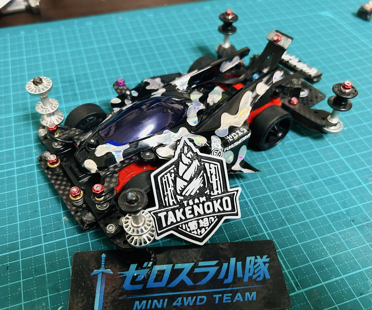 takenoko713's tweet photo. 明日は初のKIRACUPへ参加します🏎️💨
いつもの青ボディから、「KIRA」に合わせてキラキラ仕様にしてみました✨
早起きできるかが不安ですが😂
明日参加される皆さん、よろしくお願いします😆
楽しむぞー!🔥
#ミニ四駆
#KIRACUP https://t.co/bKQJc6ztRl