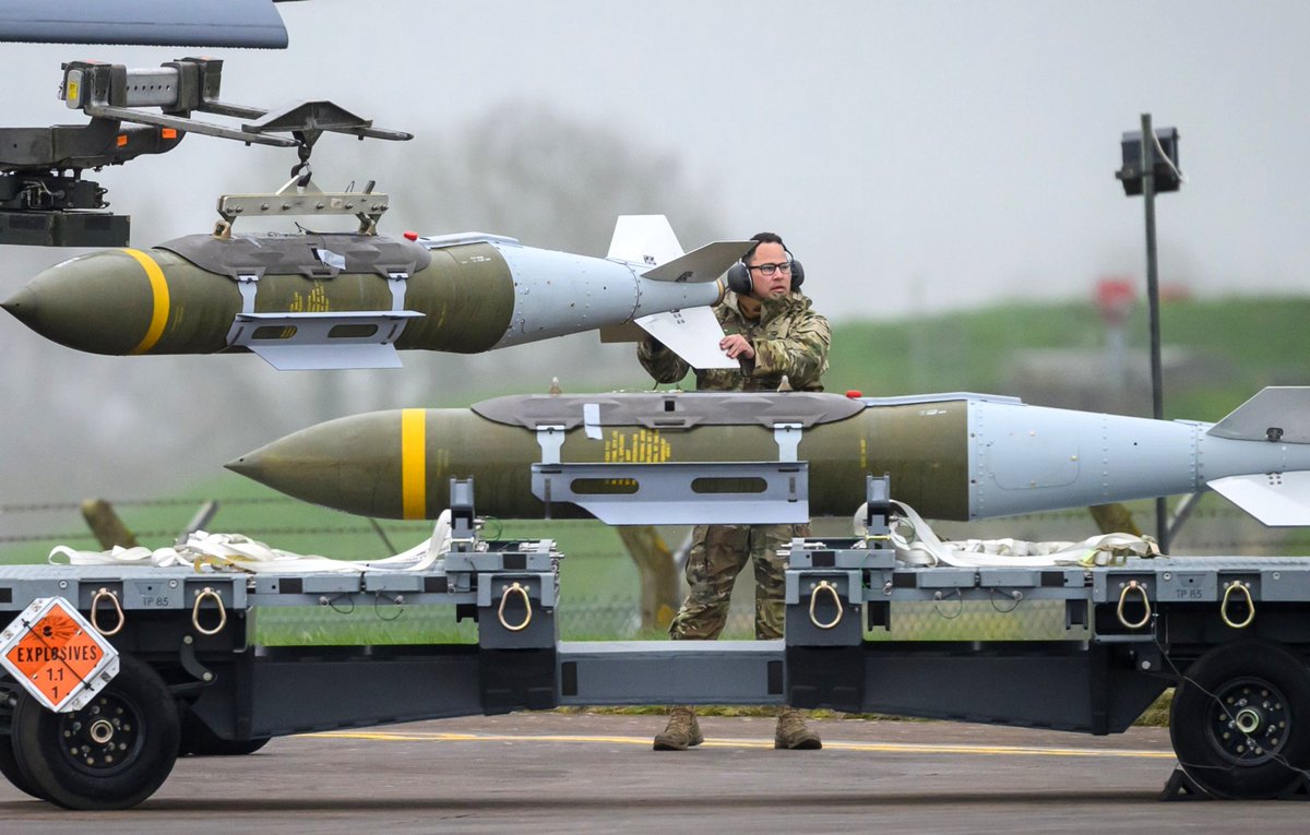 jacksonhinkle's tweet photo. 📍🇺🇸🇮🇷 NEW:

The war with Iran has taken a heavy toll on US weapons stockpiles while also delaying weapons deliveries to American allies.  

Thousands of expensive precision weapons and interceptors have been used against Iran and in defending against Iranian retaliation. Many of these weapons contain specialized components and can take years to replace.