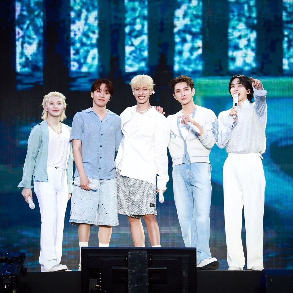 salutazes's tweet photo. vocal unit:
1 active seventeen member (done 🪖) 
1 foreigner 🇺🇸
1 military performance unit 🪖
1 active military service 🫡 
1 member of military band 🥁🪖

performance unit:
2 foreigners (1 actor) 🇨🇳
1 military performance unit 🪖
1 member of military band 🎺🪖

hiphop unit:
1 exempted 
3 serving alternative military service

our ot13, see you in 2028 🥺❤️‍🩹
