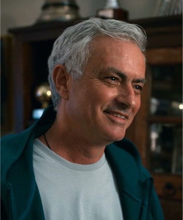 centregoals's tweet photo. 🚨🚨🎙️| Jose Mourinho in his new Netflix documentary:

“Manchester United has an INCREDIBLE appeal for any player, manager or a person in general.

“When I say Real Madrid is the biggest club in the world, I have to say that Manchester United is very, very close.” https://t.co/W1OKmbr51e
