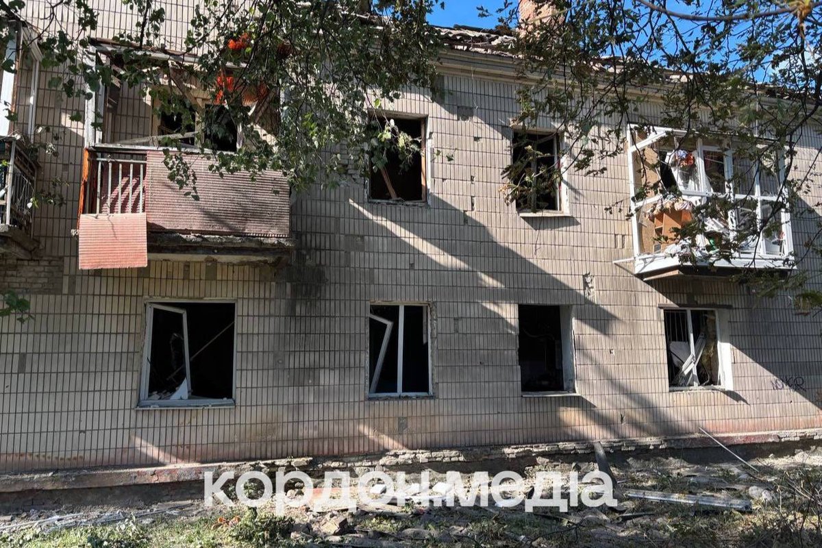 MstrFlash's tweet photo. Результати прильотів КАБів по Сумам, сьогодні вночі.
До 14 зросла кількість постраждали внаслідок ударів КАБів по Сумах після 2 ночі. У більшості – легкі травми або гостра реакція на стрес. Серед постраждалих – 14-річна дитина. https://t.co/4ddT3vW04p